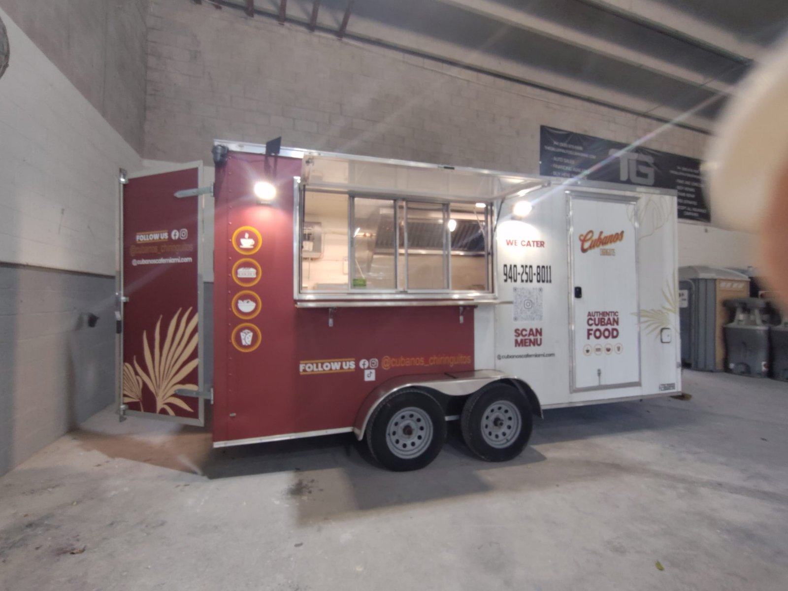 Food Truck de 16 pies — vista frontal