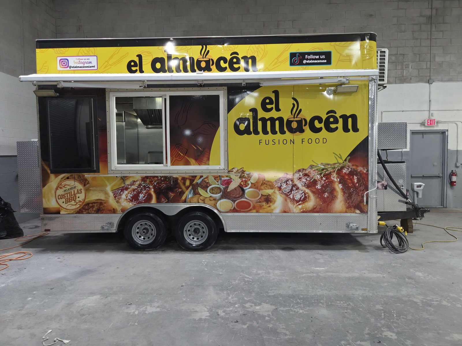 Food trailer de 20 pies full equipado, de doble eje, con la ventana de atención
